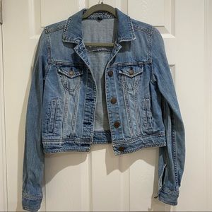 American Eagle Cropped Classic Denim Jacket